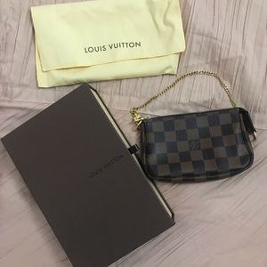 Authentic Louis Vuitton pochette mini bag! ❤️